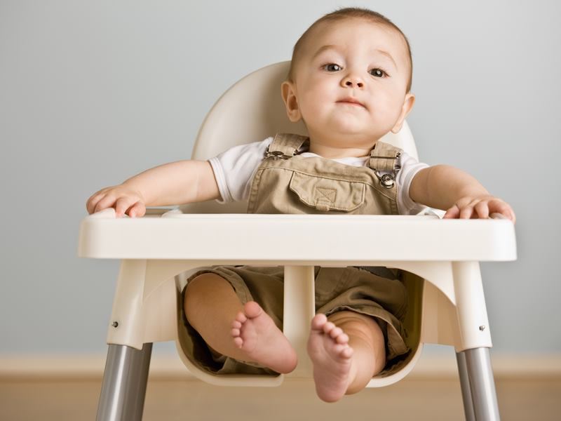 Правила приучения ребёнка к кормильному стульчику